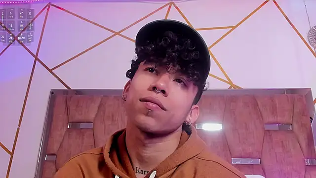 AkazaBoy  online show from 13, 4, 2026