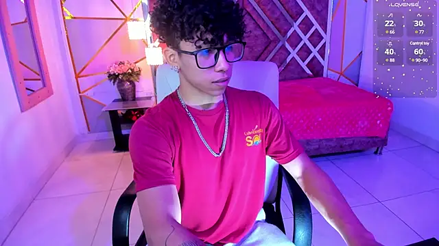 Snapshot of AkazaBoy_ chatting on 4, 3, 2025 AkazaBoy online show from 4, 3, 2025
