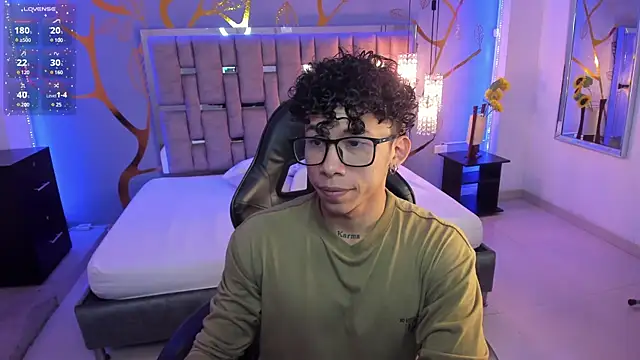 Snapshot of AkazaBoy_ chatting on 28, 2, 2025 AkazaBoy online show from 28, 2, 2025