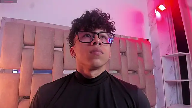 AkazaBoy  online show from 4, 11, 2025