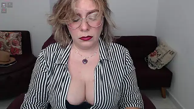 Snapshot of Serenay_ chatting on 6, 2, 2025 Serenay online show from 6, 2, 2025