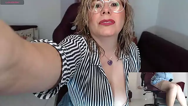 Snapshot of Serenay_ chatting on 8, 1, 2025 Serenay online show from 8, 1, 2025