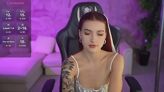 Magnetic Mia  online show from 28, 10, 2025