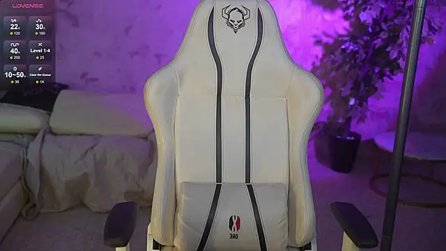 Magnetic Mia  online show from 18, 11, 2025