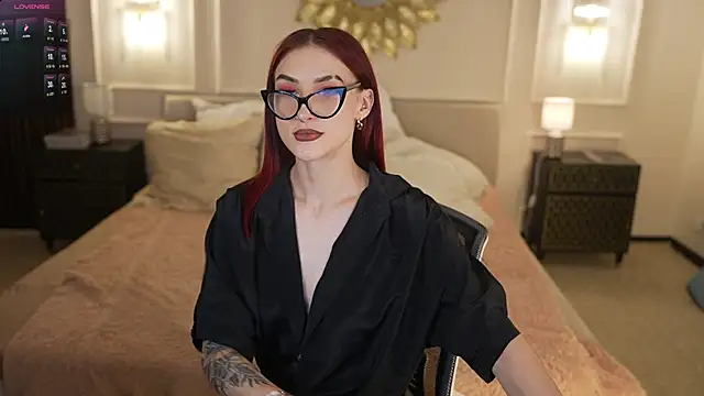 Magnetic Mia  online show from 25, 5, 2026