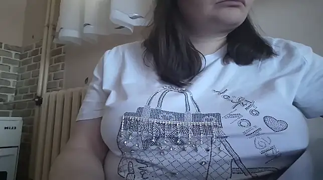 Snapshot of AalinnaK chatting on 6, 3, 2025 AalinnaK online show from 6, 3, 2025