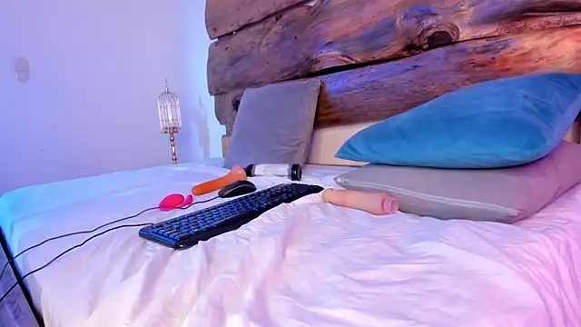 AssQueen18 online show from 5, 3, 2025