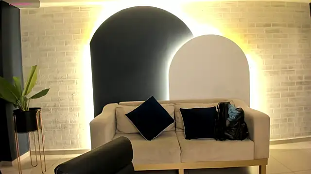 TaraLawrence online show from 25, 11, 2025