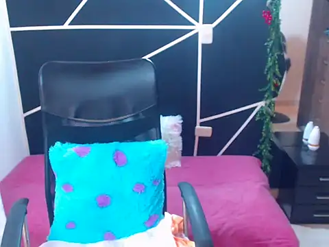 LUCY LI online show from 10, 3, 2025