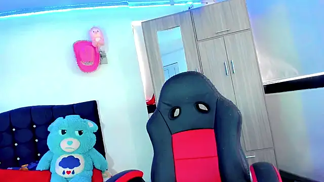 Hellen moons   online show from 27, 10, 2025