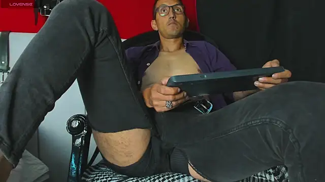 Snapshot of enzopratt chatting on 4, 3, 2025 enzopratt online show from 4, 3, 2025