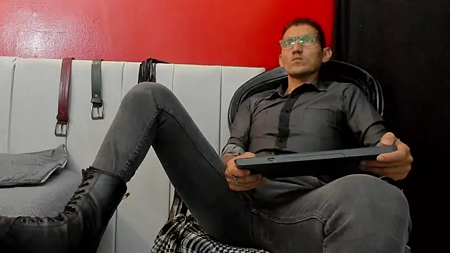 Snapshot of enzopratt chatting on 12, 3, 2025 enzopratt online show from 12, 3, 2025