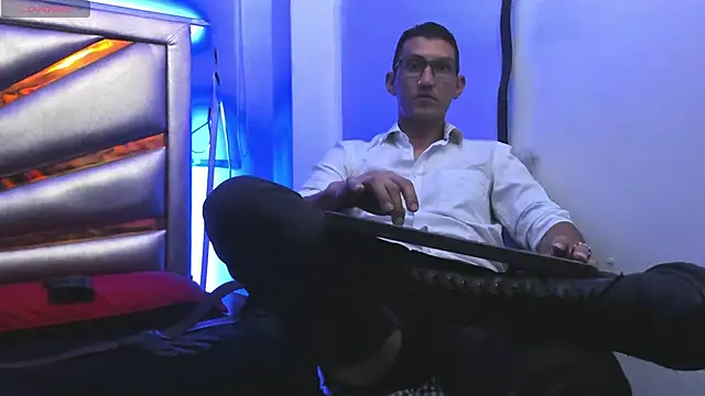 Snapshot of enzopratt chatting on 26, 2, 2025 enzopratt online show from 26, 2, 2025