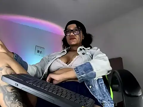 Snapshot of Ale_xandra chatting on 10, 11, 2025 Ale xandra online show from 10, 11, 2025