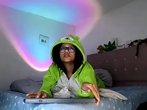 Snapshot of Ale_xandra chatting on 20, 11, 2025 Ale xandra online show from 20, 11, 2025