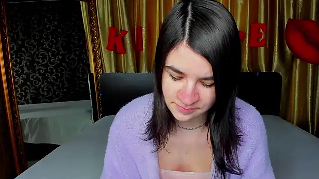  Polly Love  online show from 9, 2, 2026