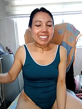 KimPielCanela online show from 4, 11, 2025