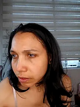 KimPielCanela online show from 23, 10, 2025