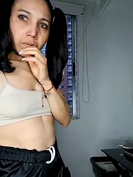 KimPielCanela online show from 7, 3, 2025