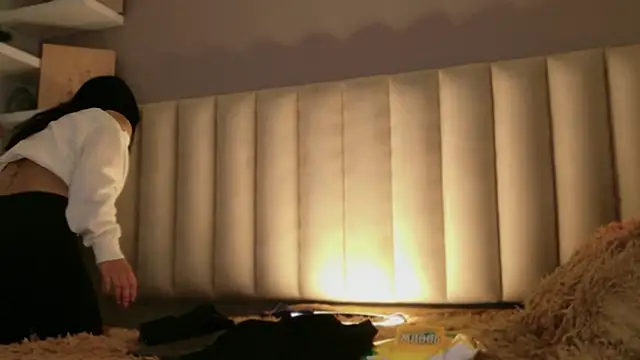 Megan mooree  online show from 15, 4, 2026