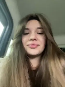 Holly Molii online show from 26, 12, 2024