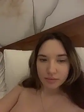 Holly Molii online show from 19, 3, 2026