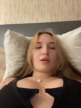 Holly Molii online show from 27, 5, 2026