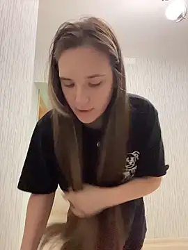 Holly Molii online show from 22, 4, 2026