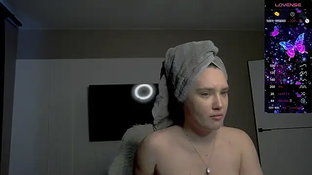 Holly Molii online show from 26, 11, 2025