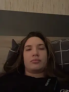 Holly Molii online show from 23, 4, 2026