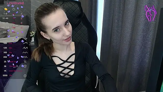 Alice Weiss online show from 6, 4, 2026