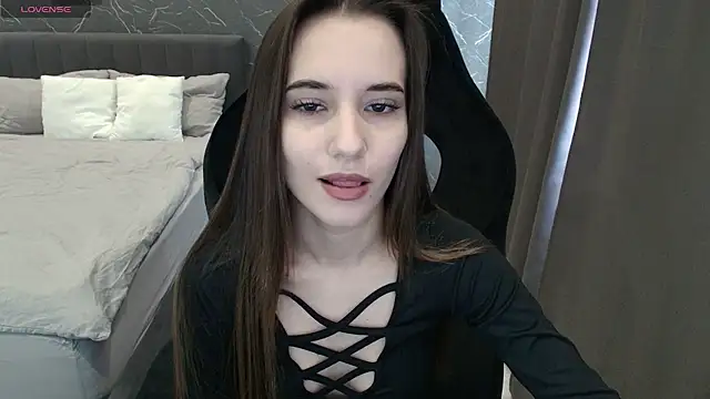 Alice Weiss online show from 11, 10, 2025