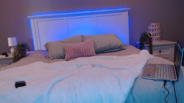 Naughty pussy2cum online show from 3, 1, 2025