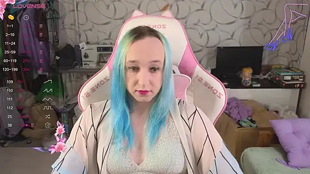 SexyTrixyLove online show from 8, 10, 2025