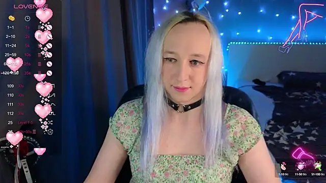 SexyTrixyLove online show from 8, 2, 2025