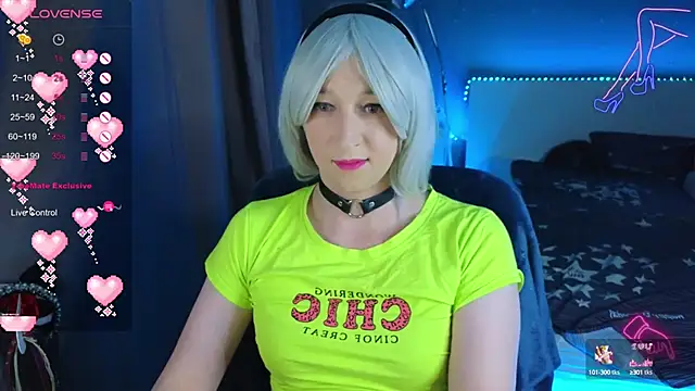 SexyTrixyLove online show from 5, 2, 2025
