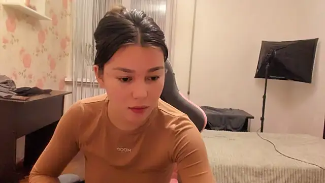 Snapshot of LunaXmii chatting on 8, 12, 2024 LunaXmii online show from 8, 12, 2024