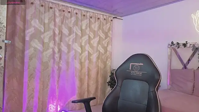 hina tay online show from 21, 4, 2026