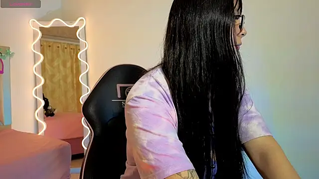 hina tay online show from 4, 11, 2025