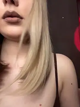 Snapshot of Alisa_Rise chatting on 5, 4, 2026 Alisa Rise online show from 5, 4, 2026