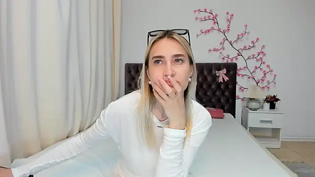 Snapshot of KateOwyns chatting on 19, 5, 2026 KateOwyns online show from 19, 5, 2026