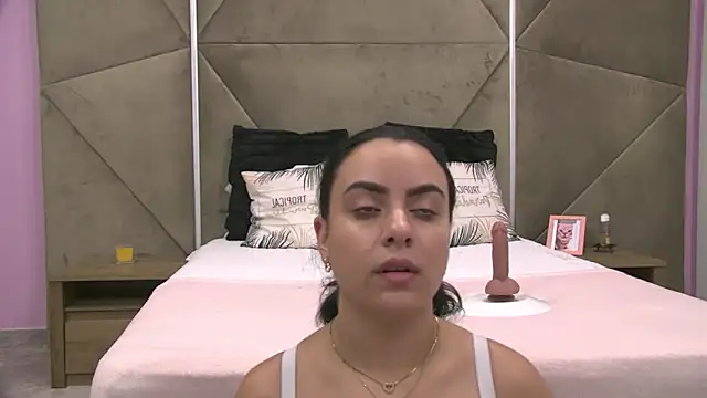 ElyzaIbarra online show from 9, 10, 2025