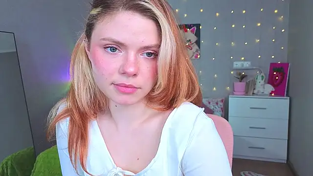 Snapshot of Red__Candy chatting on 13, 5, 2026 Red Candy online show from 13, 5, 2026