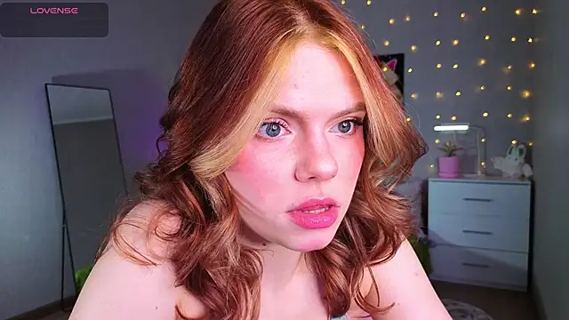 Snapshot of Red__Candy chatting on 6, 6, 2026 Red Candy online show from 6, 6, 2026