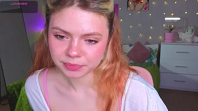 Snapshot of Red__Candy chatting on 15, 5, 2026 Red Candy online show from 15, 5, 2026
