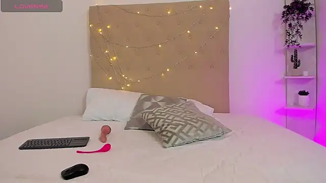 Angelaa ramirez online show from 11, 3, 2025