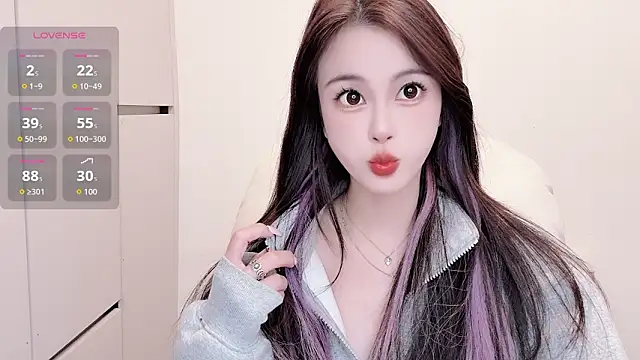 Snapshot of Neyllar chatting on 24, 10, 2025 Neyllar online show from 24, 10, 2025