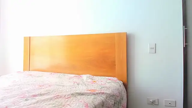 Liloo8923 online show from 8, 3, 2026