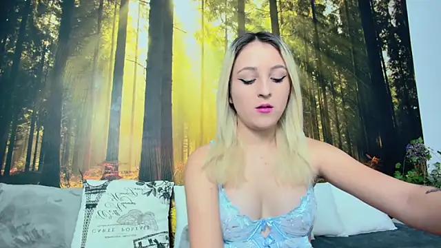 Snapshot of LittleAngelXO chatting on 19, 11, 2025 LittleAngelXO online show from 19, 11, 2025