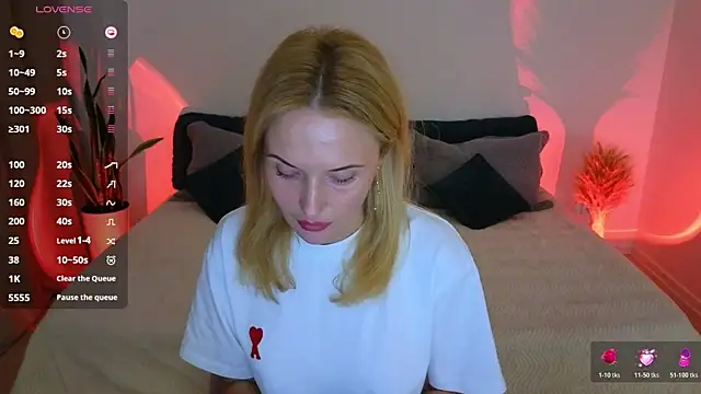 Snapshot of AlisssaRose chatting on 4, 11, 2025 AlisssaRose online show from 4, 11, 2025